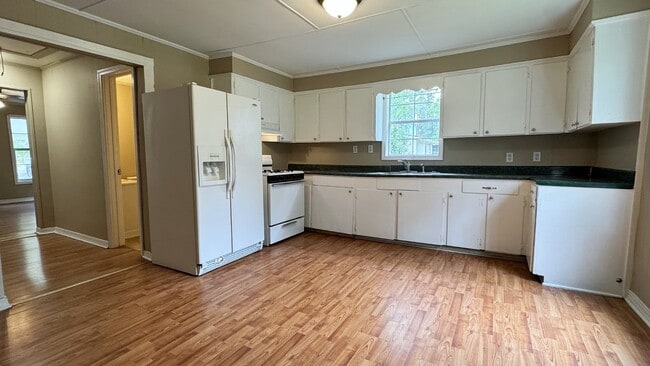 Photo - 1108 Evergreen St