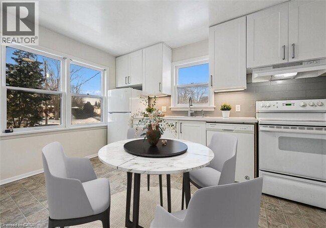 Photo - 715 Frederick St