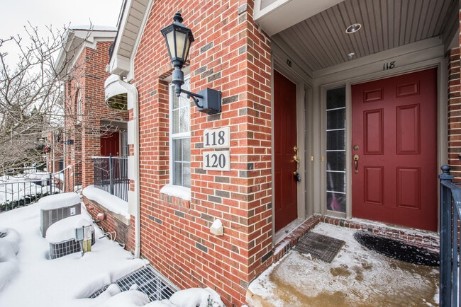 Photo - 120 W Oakbrook Dr