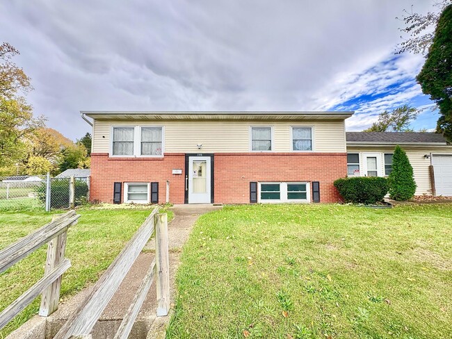 Building Photo - 2306 Elwood Ave