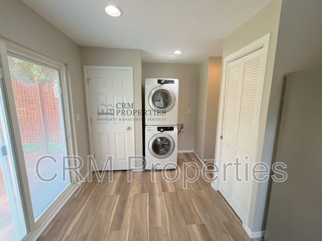 Photo - 521 Arthur Dr