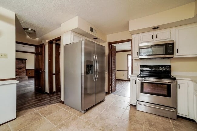 Photo - 2834 Lanthorn Dr