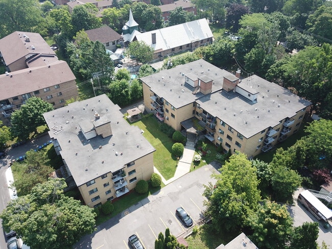 Building Photo - 910-930 Pl Sims