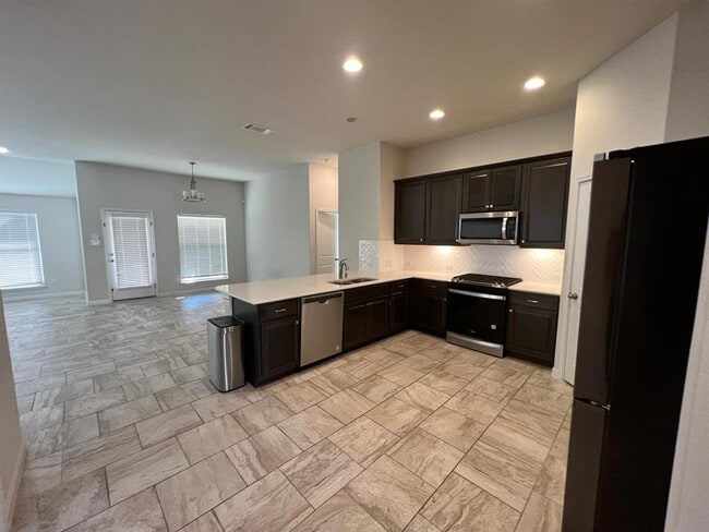 Photo - 528 Elm Green St