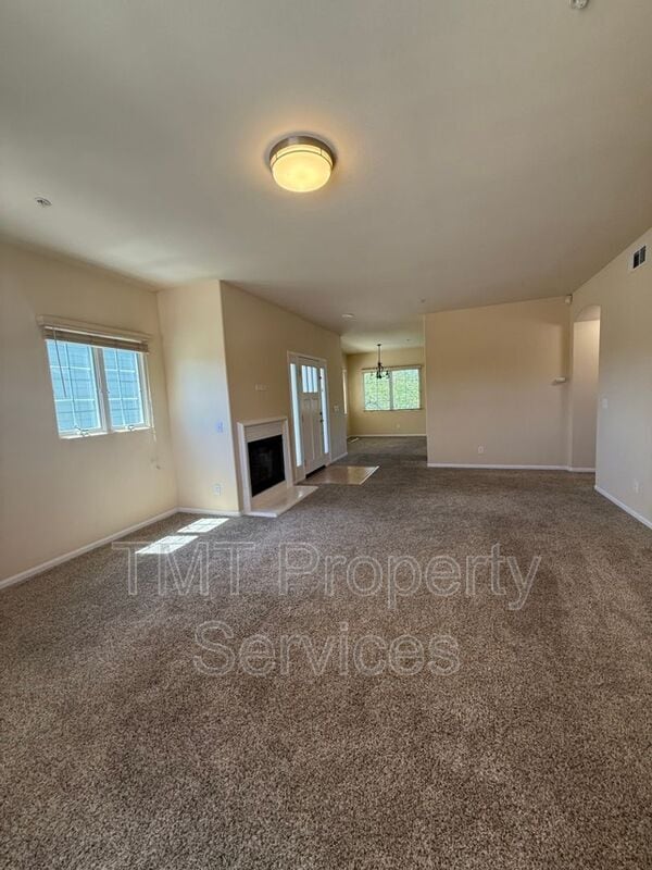 Photo - 595 Ave of Flags