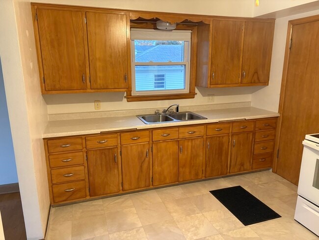 Cocina - 135 S John St