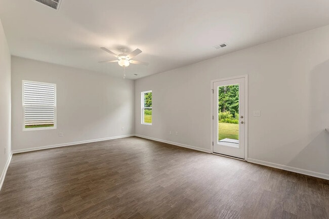 12115 Lansbury Dr
