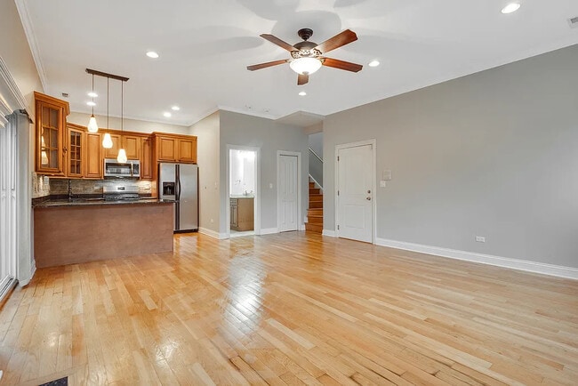 Photo - 6229 N Richmond St Unidad 2N