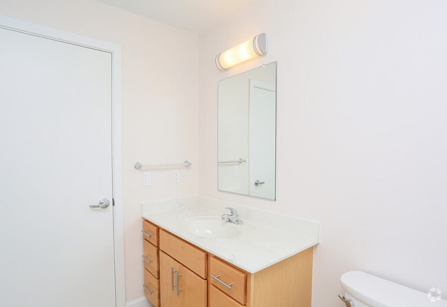 Baño - 2321 4th Street