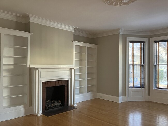 Building Photo - 322 Spring St