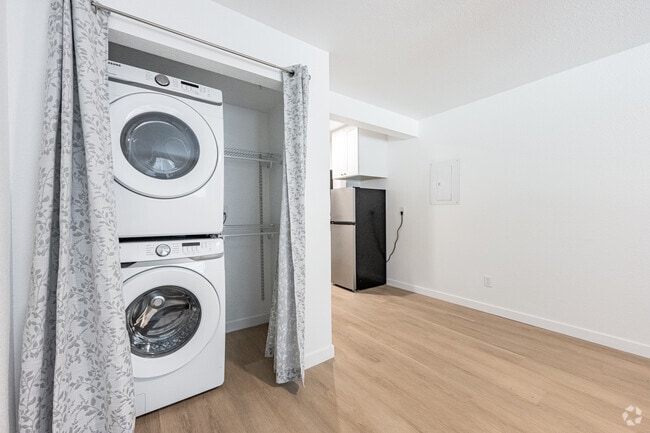 Studio - 324SF - Storage - The Jade