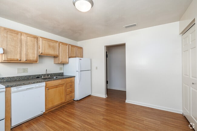 1BR, 1BA - 765SF - Kitchen