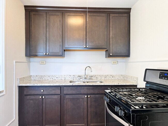 ¡Cocina renovada - Cleveland Terrace Apartments