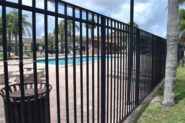 Photo - 10013 Winding Lake Rd Unidad 102