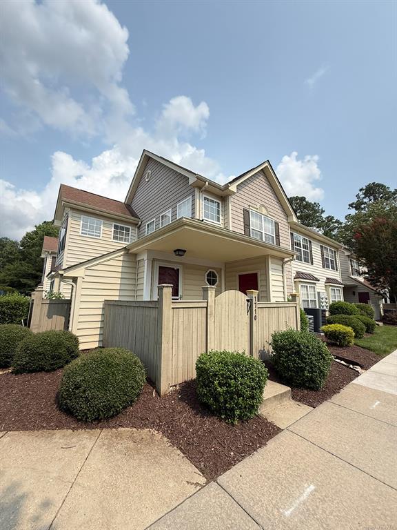 Photo - 1710 Duntrune Glen