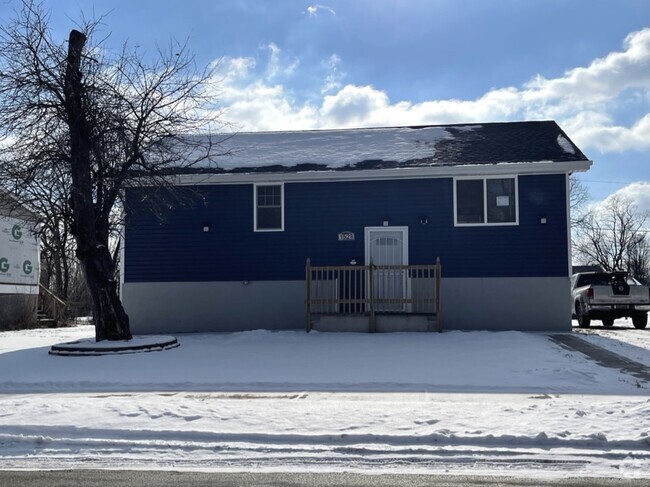 Building Photo - 1529 Ambassador Ln Rental