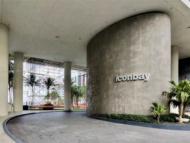 Building Photo - 460 NE 28th St Unit 607