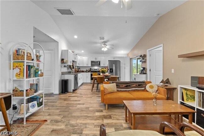 27433 Las Lomas Dr