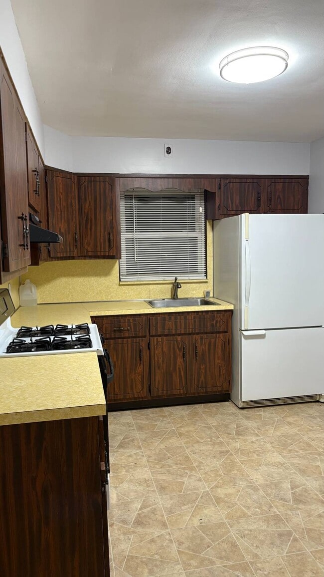 Photo - 268-04 83rd Ave