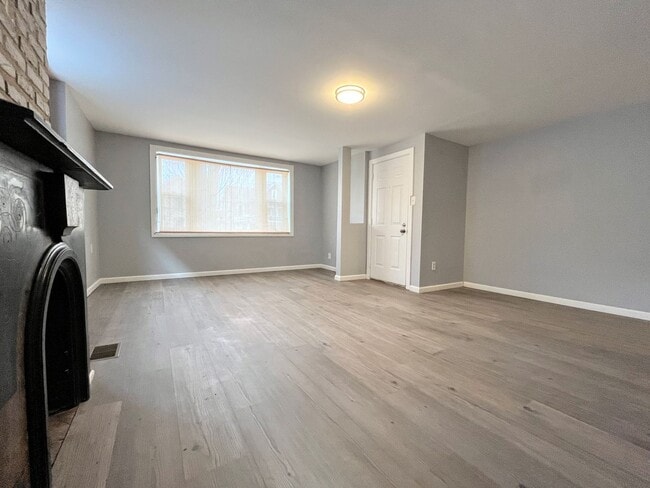 Photo - 159 Dearborn St Unit Lower