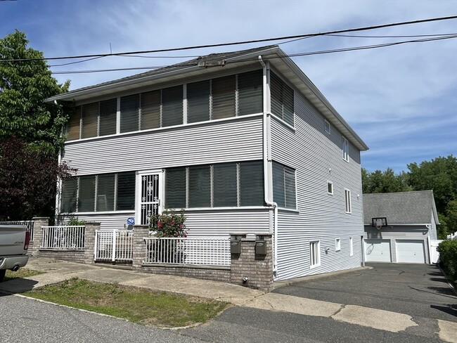 Building Photo - 9 Indian Leap St Unit 1