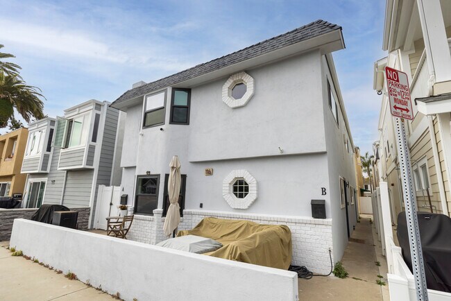 Building Photo - 116 E Balboa Blvd Unit B Rental