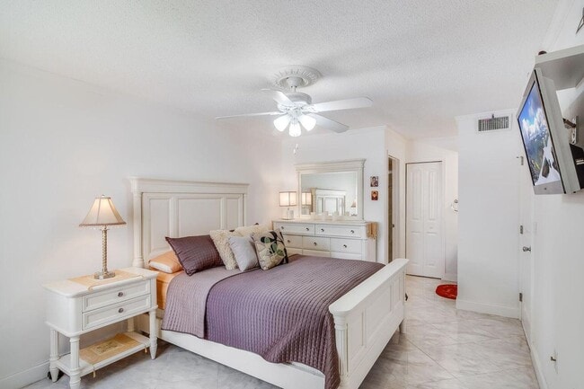 Photo - 1715 Village Blvd