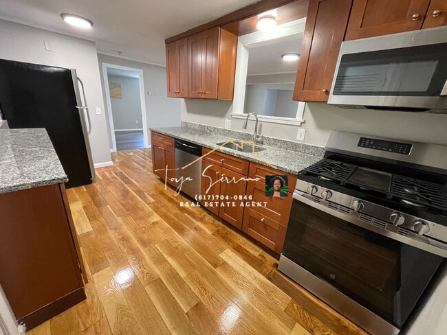Building Photo - 23 Roughan St Unit 1