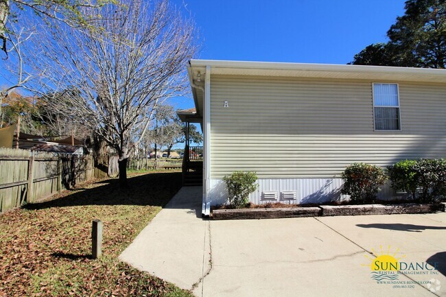 Building Photo - Great 2 Bedroom Unit in Fort Walton Rental