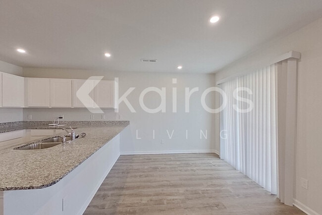 Photo - 2537 Provence Dr SE