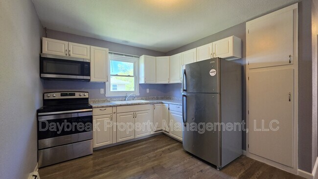 Photo - 204 4th St NW