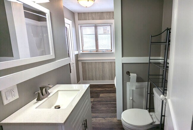 Photo - 1125 Pennoyer Ave Unit 1125 Pennoyer Ave -  2