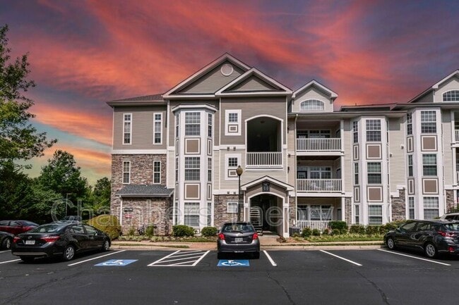 Building Photo - 507 Sunset View Terrace SE Unit #302 Rental