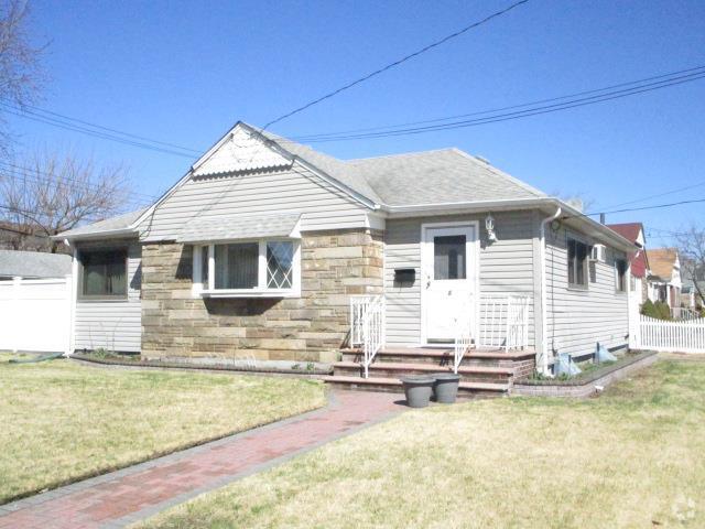 Building Photo - 2 Shipley Ave Rental