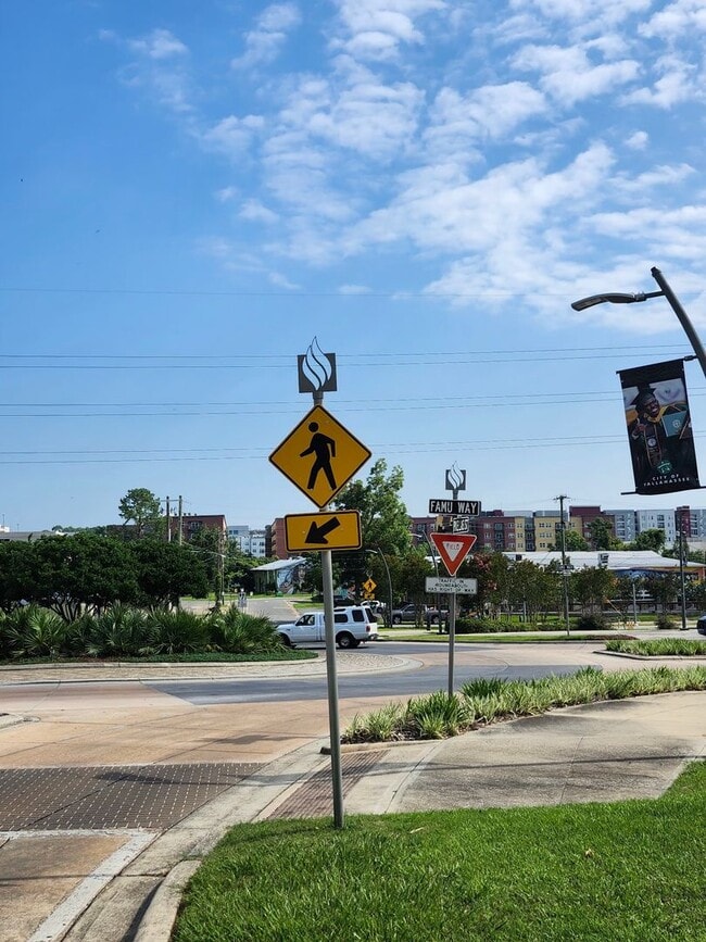 Photo - Close to Everything