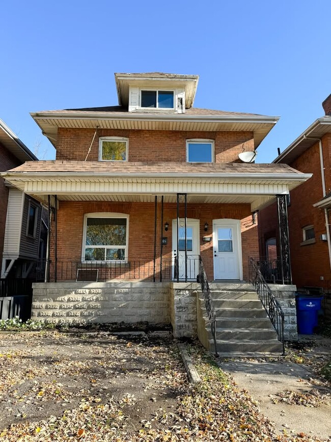 Building Photo - 85 Victoria Ave