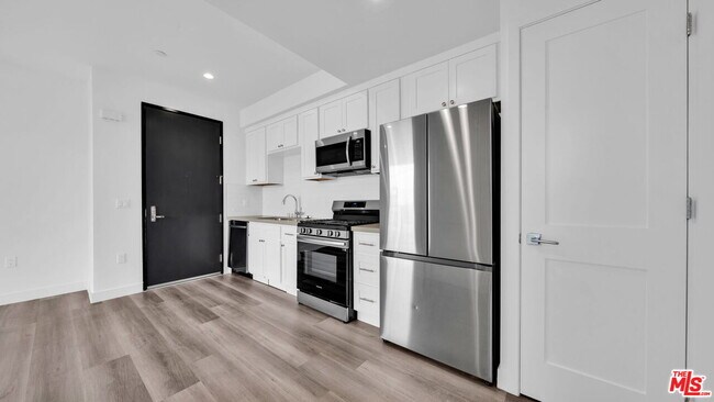 Photo - 667 N Wilton Pl Unit 405