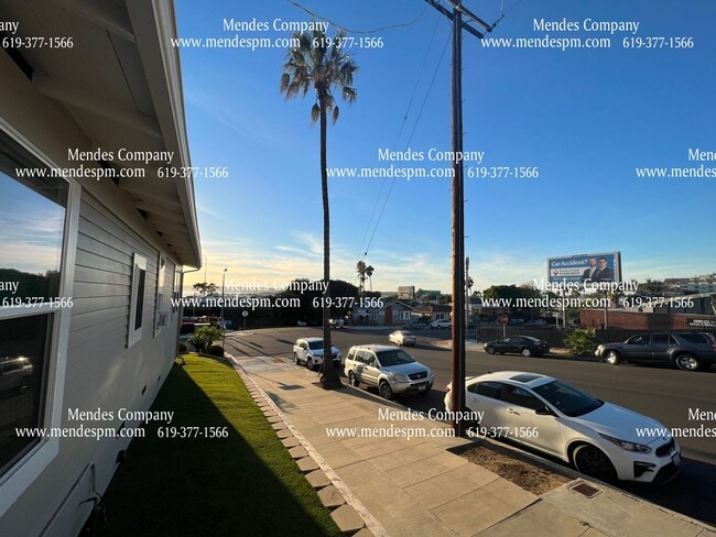 Photo - 623 W Kalmia St