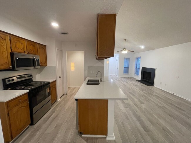 Building Photo - 2422-2424 Sherry Street Unit 2424