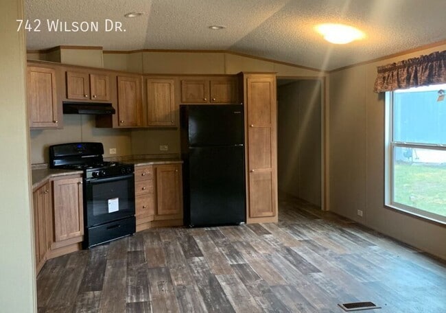 Photo - 742 Wilson Dr