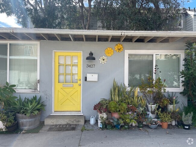 Building Photo - 3427 E Wilton St Unit Furnished utilities incl Rental