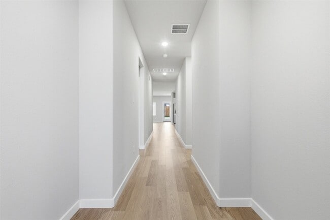 Photo - 617 Marigold Hl Wy