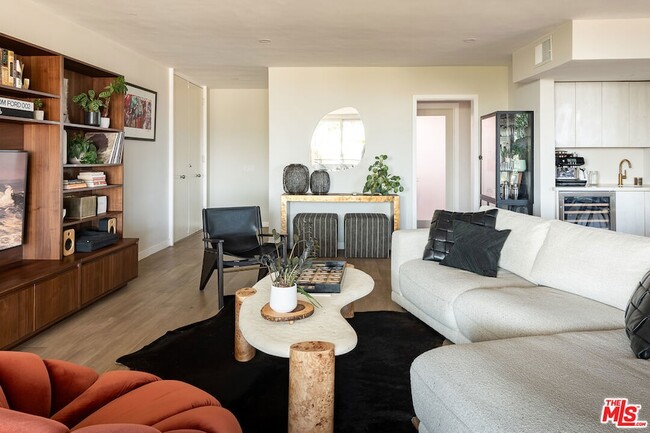 Photo - 8401 Fountain Ave