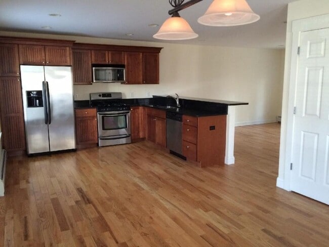 Photo - 562 New Hampshire Rte 103