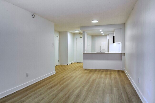 Building Photo - 2285 Rue St Mathieu Unit 1503