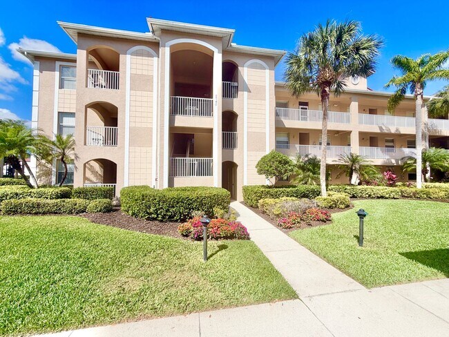 Building Photo - ** CYPRESS TRACE ** 2 BED / 2 BATH - CONDO - COUNTRY CLUB - NORTH NAPLES - ANNUAL RENTAL