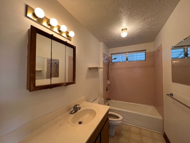 Photo - 2345a Anini Pl