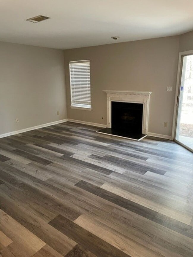 Photo - 712 Ridgefield Dr