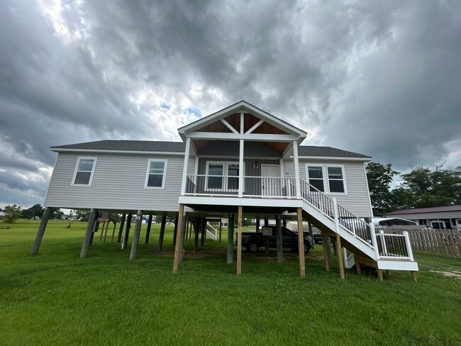 Front of house - 54 Bay Lake Dr