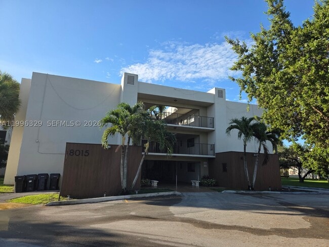 Building Photo - 8015 SW 107th Ave Unit 221